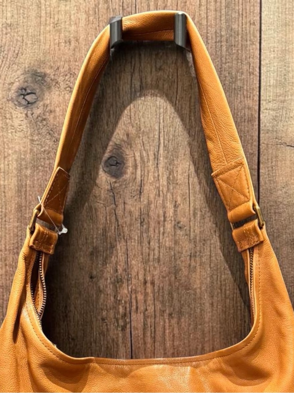 J crew Leather Hobo Shoulder Bag Everyday Tote Very soft 13” wide 8” tall - Picture 6 of 7